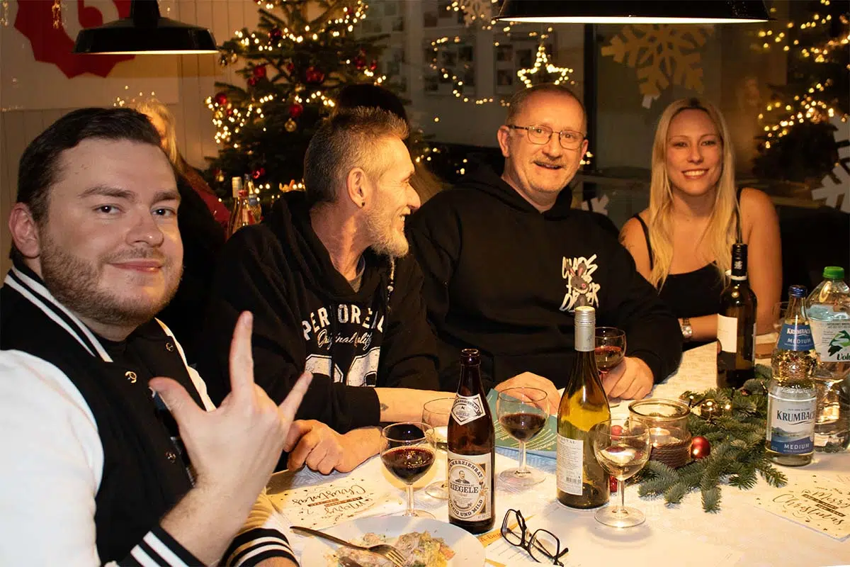 weihnachtsfeier-2025-iba-hartmann-am-tisch