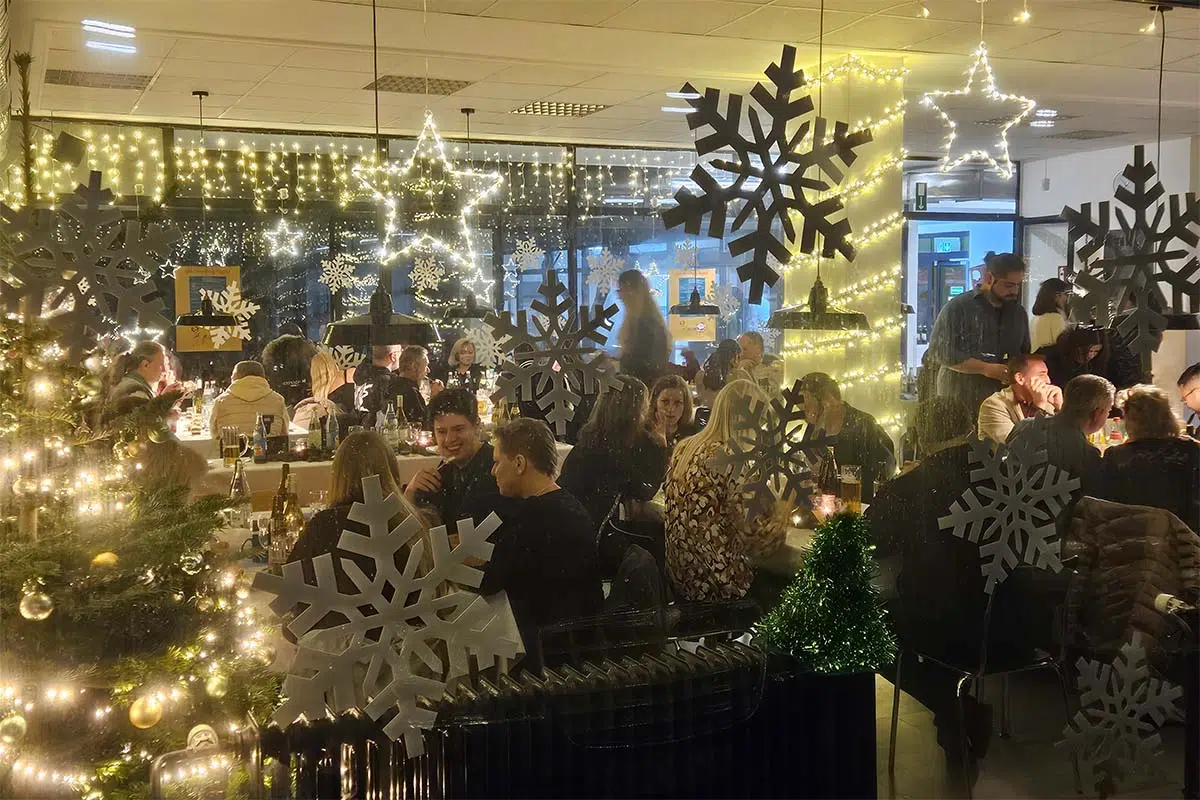 weihnachtsfeier-2025-iba-hartmann-festlich-geschmückt